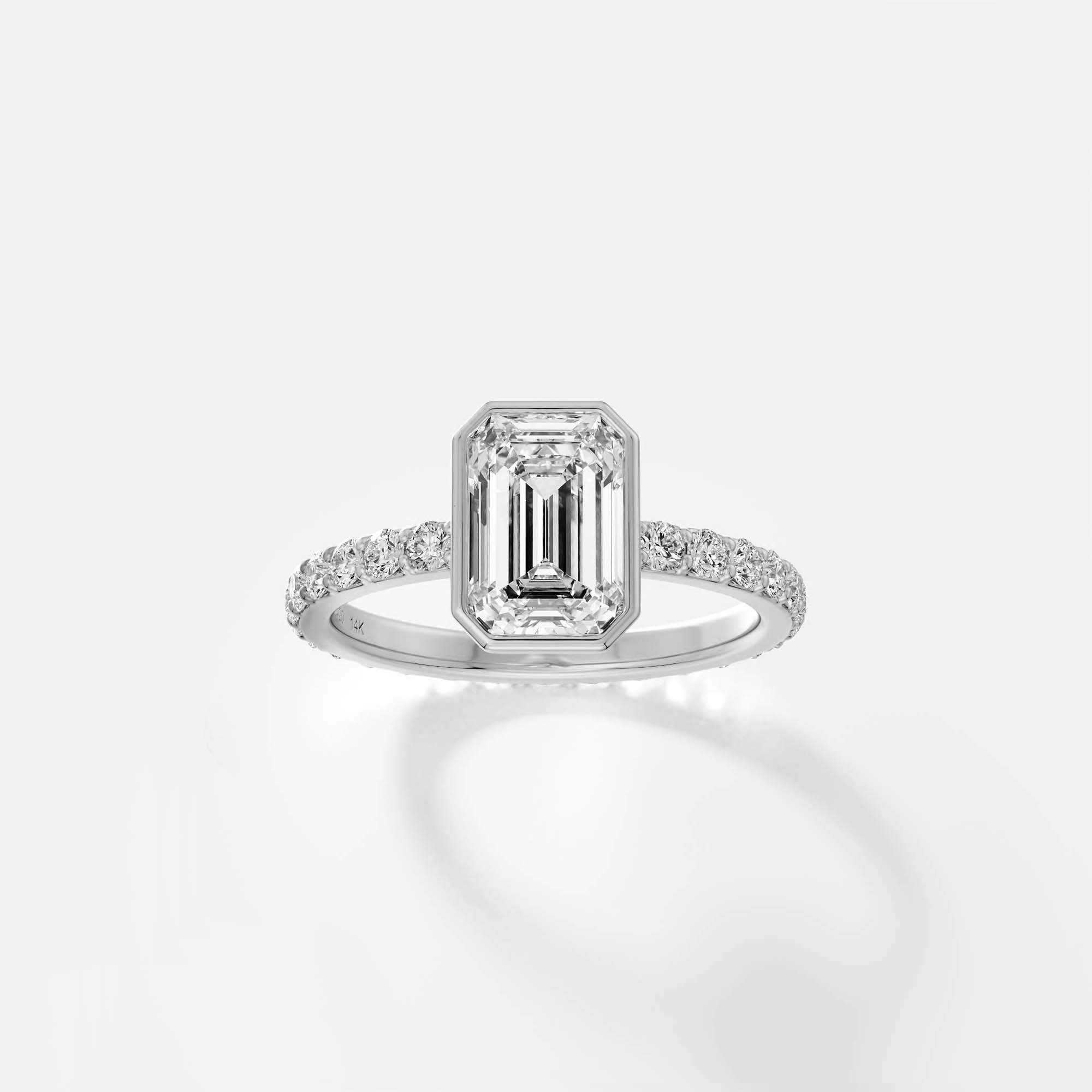 Tulpe emerald cut bezel pavé engagement ring front view in platinum