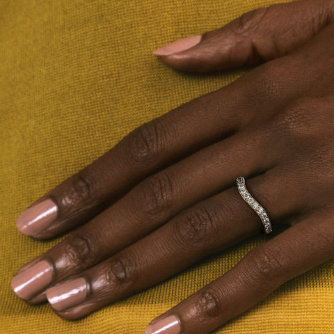 Modern wave wedding band with round and baguette diamonds, minimalist style 14k 18k gold SHW best jewelry stores NYC