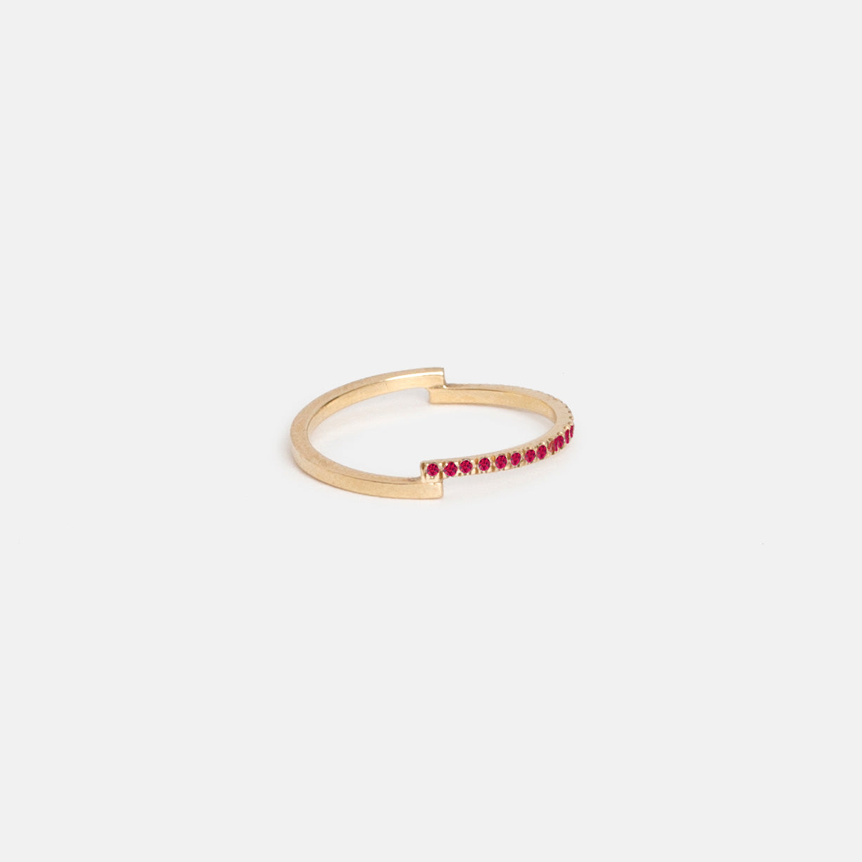 Pera Ring with Rubies