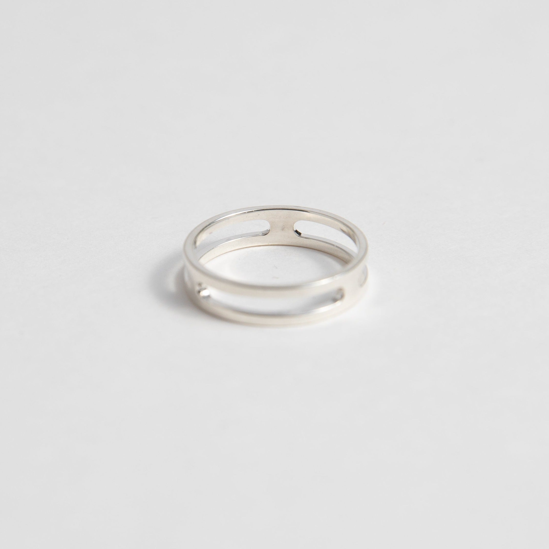 14k white gold ring with smooth modern profile