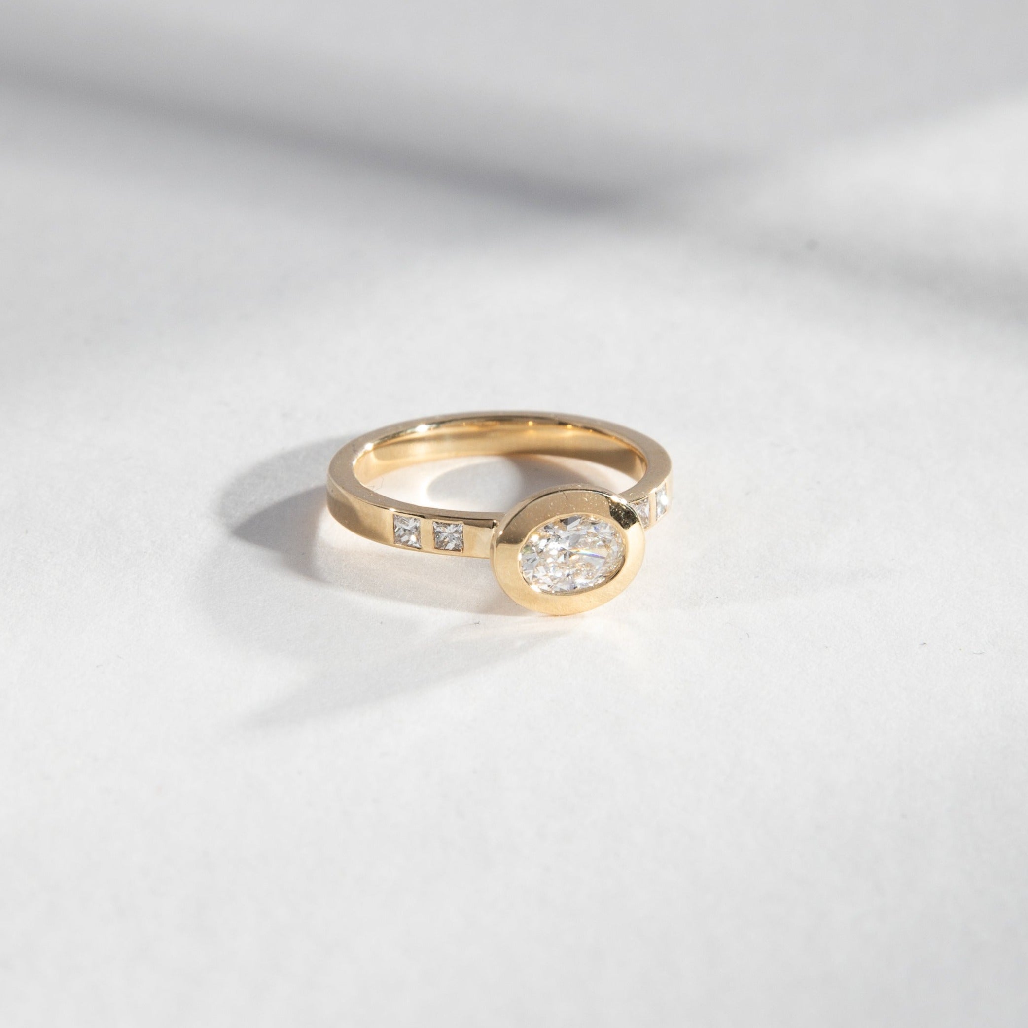 Minimal Vilti Ring in 14 Karat Yellow Gold with F-G Color VVS2-VS2 Clarity Lab-Grown Diamond and princess cut diamonds made in NYC by SHW fine Jewelry